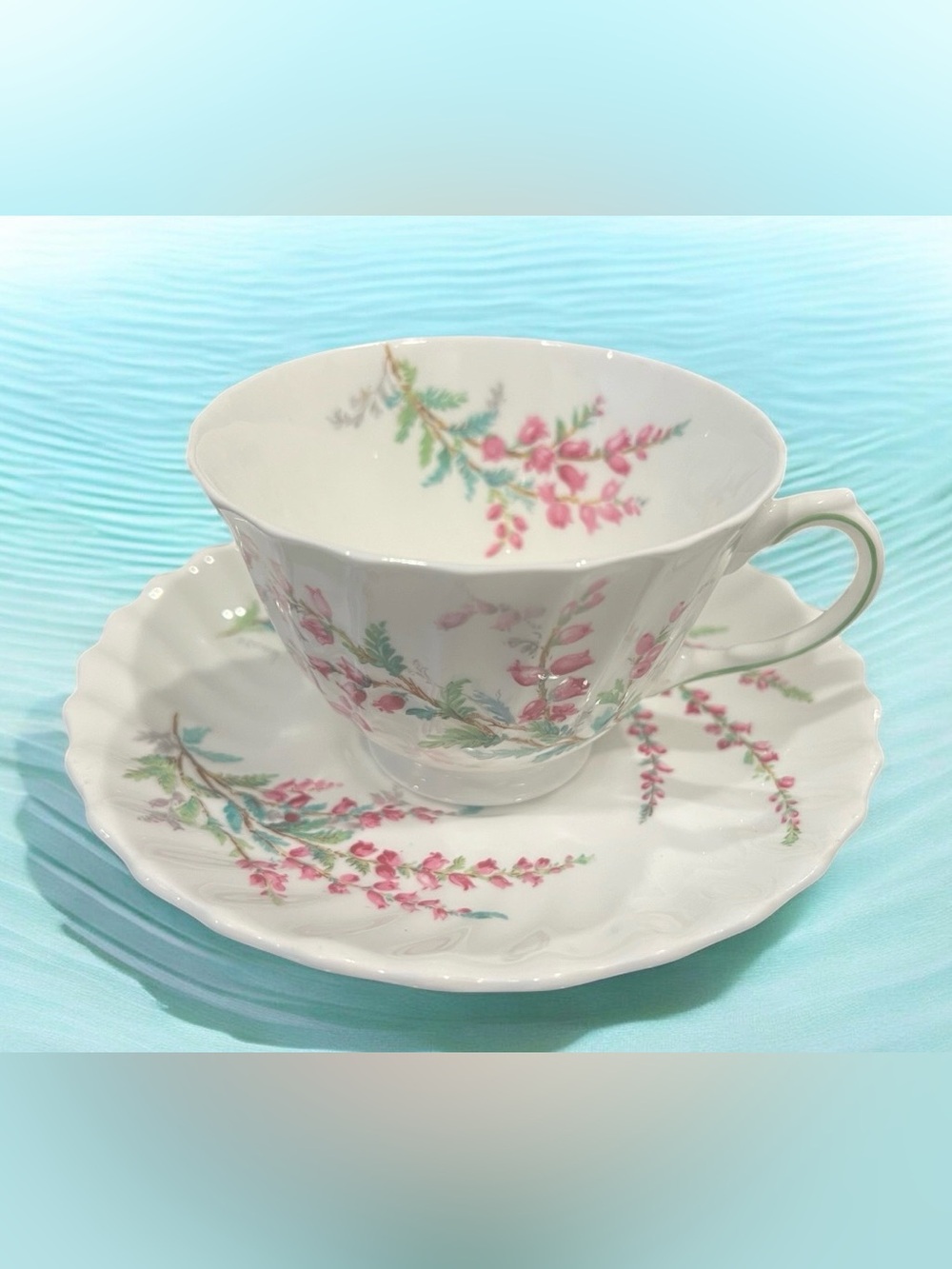 Royal Doulton Bell Heather R.1941 bone china tea cup & saucer set England.